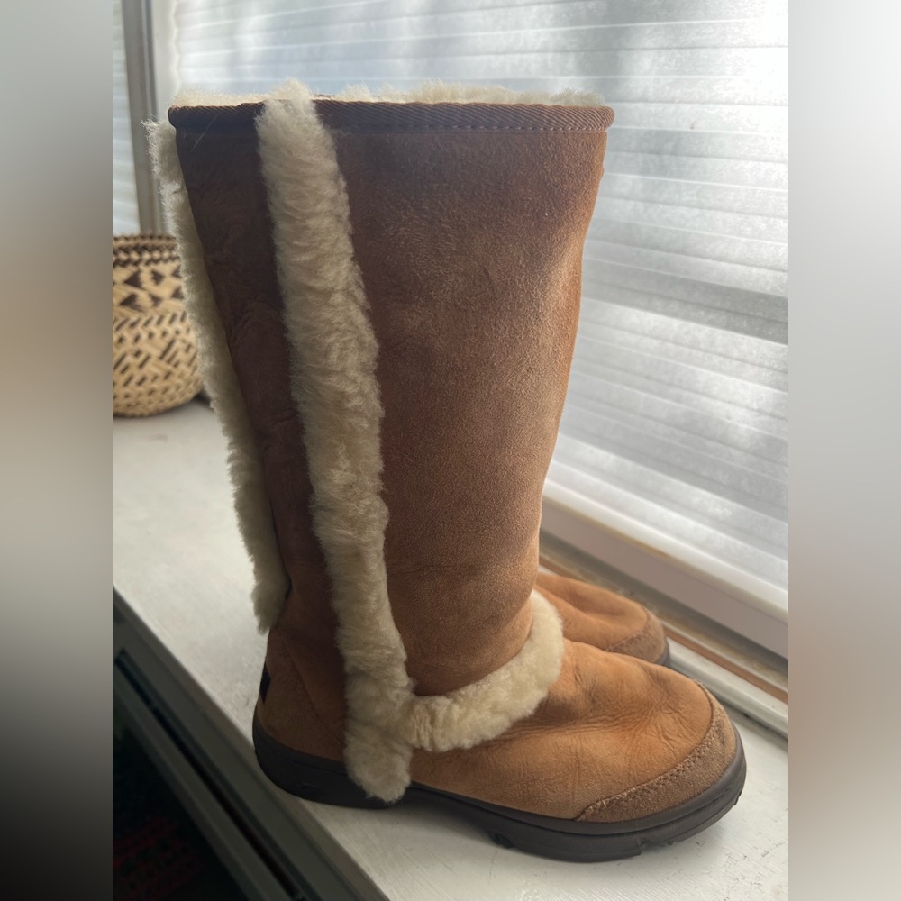 Ugg sunburst tall boot size 8 - Picture 2 of 8